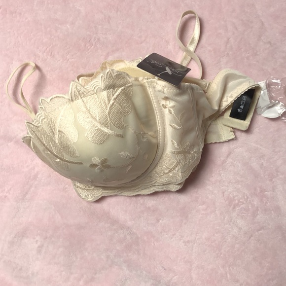 NWT Rene Rofe 36C convertible bra.  Underwire.  Cream. - Picture 4 of 6